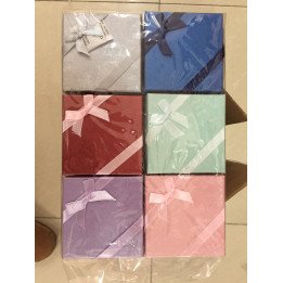 CAJA CUADRADA CON LAZO 12/U